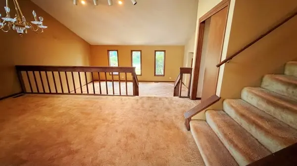 18348 Carriage LN, Lansing, IL 60438