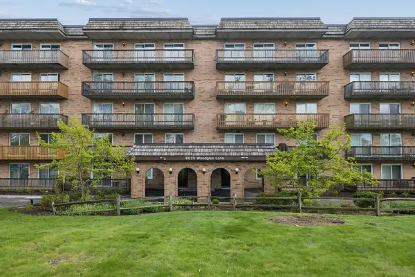 8025 Woodglen LN #403, Downers Grove, IL 60516
