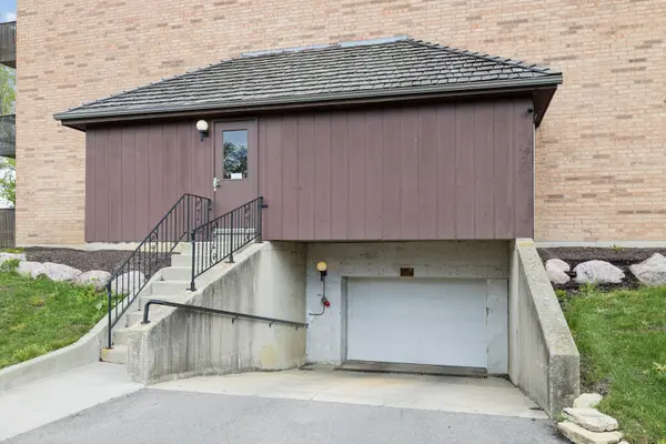 8025 Woodglen LN #403, Downers Grove, IL 60516