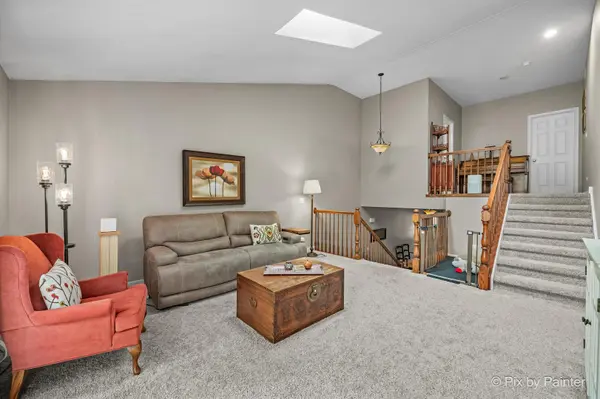 1284 West Lake DR, Cary, IL 60013