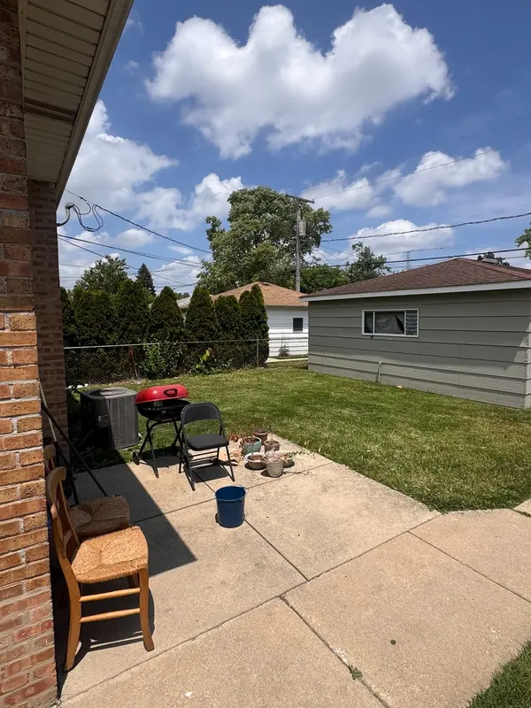 137 Linden AVE, Bellwood, IL 60104