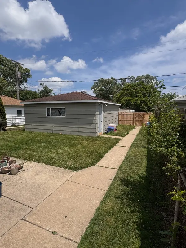 137 Linden AVE, Bellwood, IL 60104