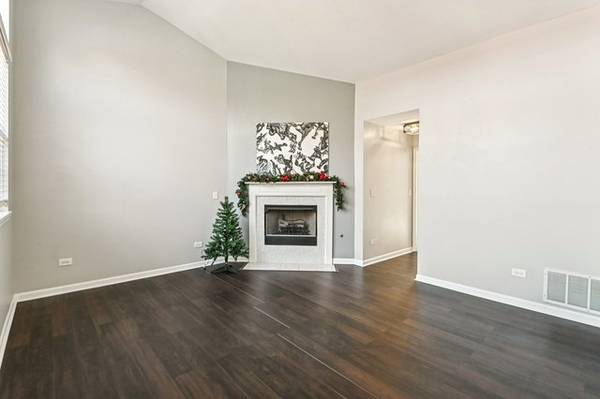 2227 Waterleaf CT #203, Naperville, IL 60564