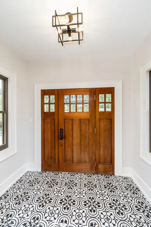 330 S River LN, Geneva, IL 60134