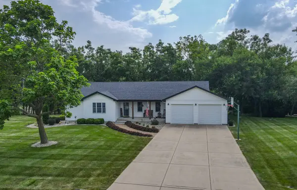 6174 Tulip LN, Grant Park, IL 60940