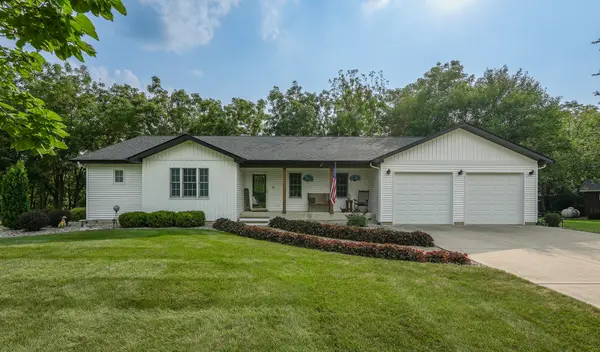 6174 Tulip LN, Grant Park, IL 60940