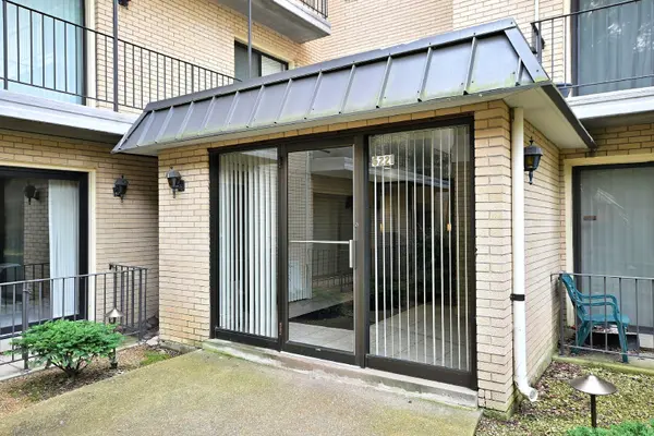6221 N Niagara AVE #506, Chicago, IL 60631