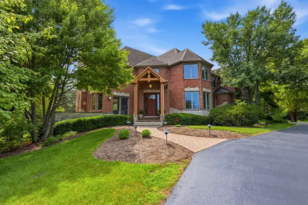 39542 Orchard Bluff LN, Wadsworth, IL 60083