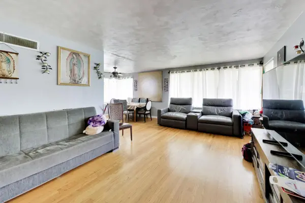 6018 N Campbell AVE, Chicago, IL 60659