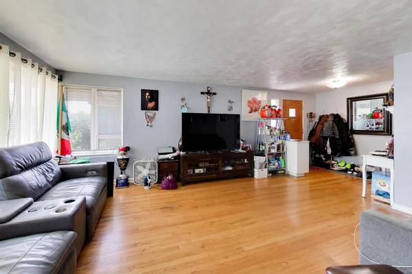 6018 N Campbell AVE, Chicago, IL 60659