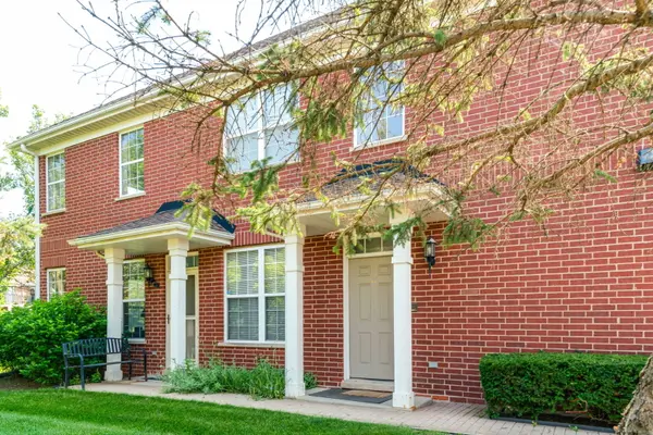 1002 Kensington DR, Northbrook, IL 60062