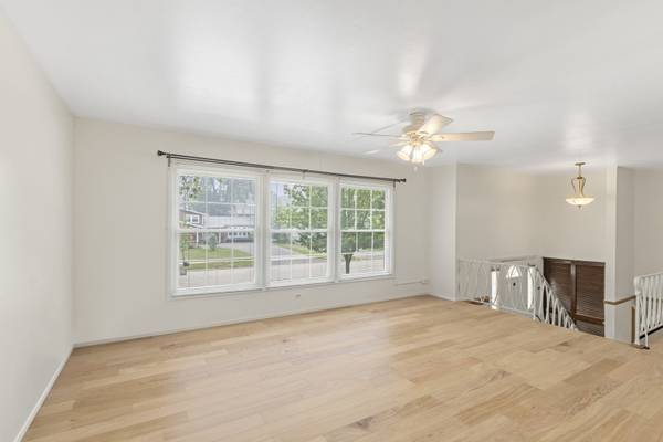 610 W Burning Tree LN, Arlington Heights, IL 60004