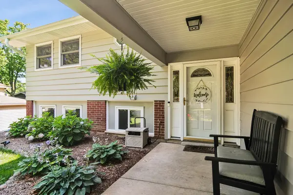 21W040 Mayfair AVE, Lombard, IL 60148