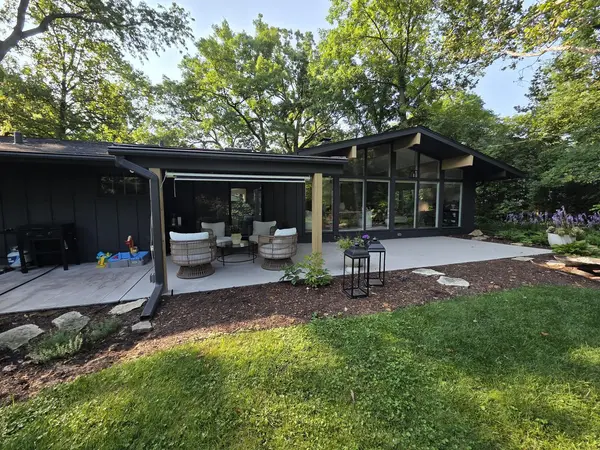 3S220 Blackcherry LN, Glen Ellyn, IL 60137