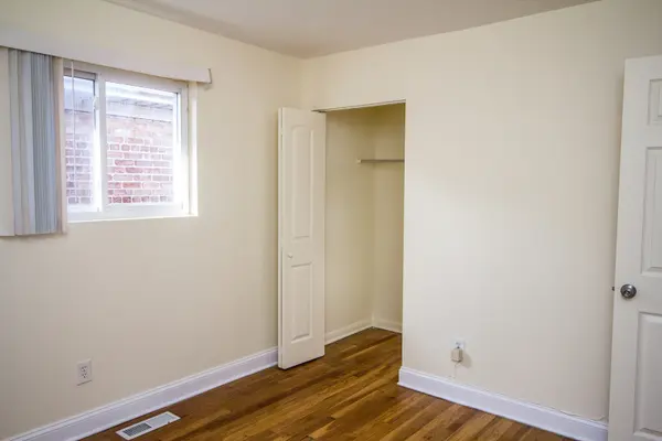 8049 S STATE ST, Chicago, IL 60619