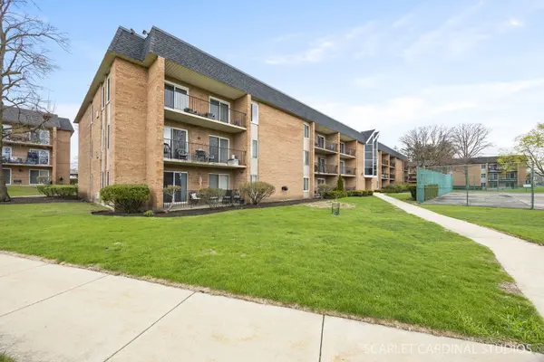 1056 N Mill ST #201, Naperville, IL 60563