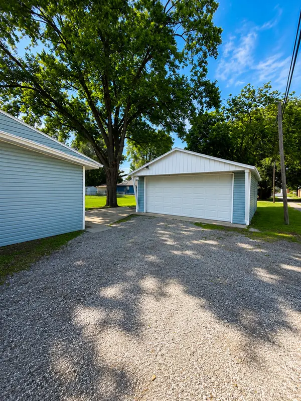 106 Gilbert ST, Rossville, IL 60963