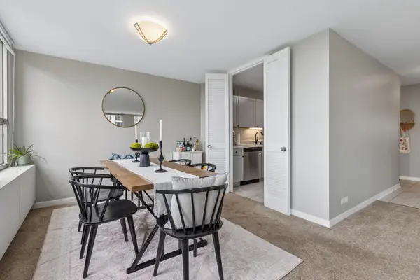 2626 N LAKEVIEW AVE #1002, Chicago, IL 60614