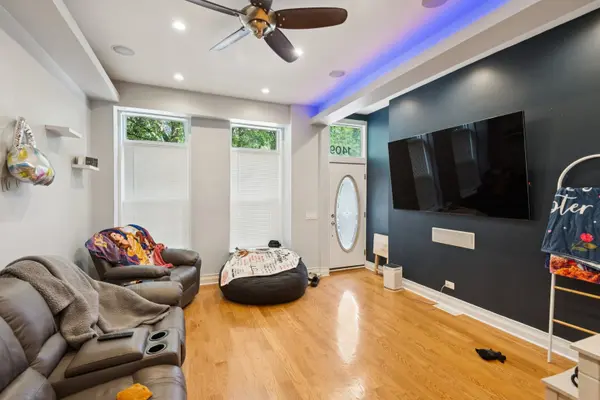 1409 W Ohio ST, Chicago, IL 60642