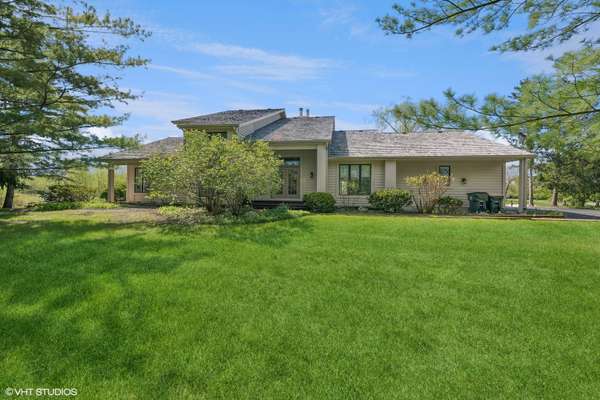 15020 King DR, Green Oaks, IL 60048