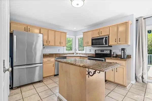 490 Waubonsee CIR, Oswego, IL 60543
