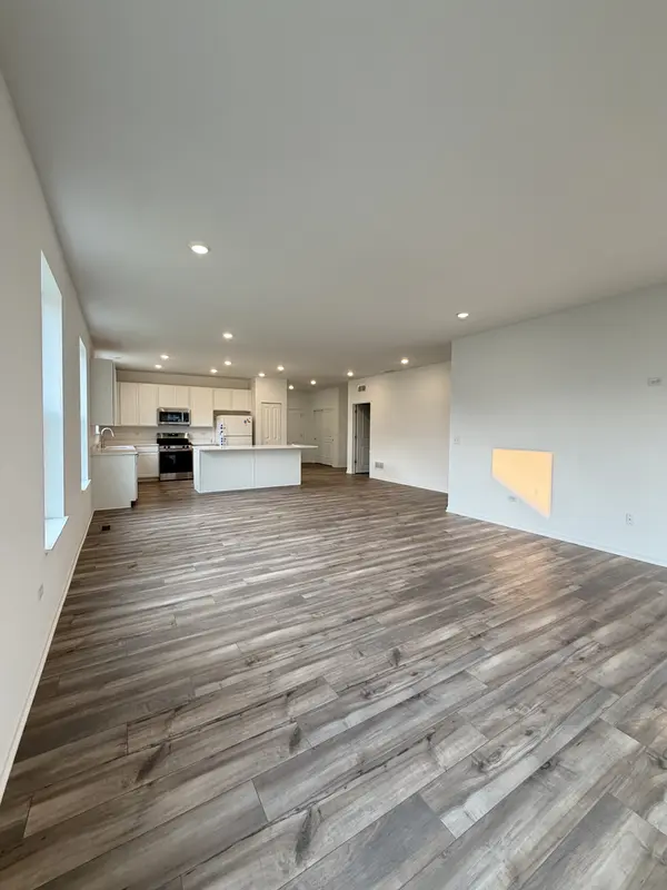 429 Cottrell LN, Aurora, IL 60506
