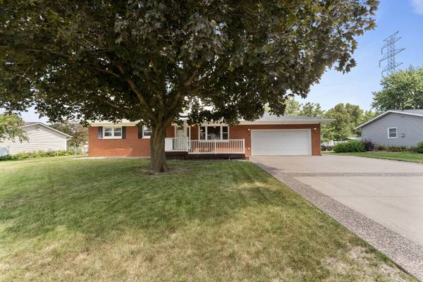 58 Douglas DR, Coal Valley, IL 61240