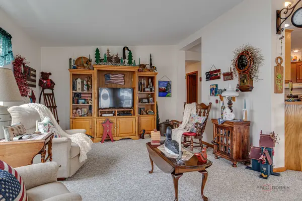 269 Forestview DR, Crystal Lake, IL 60014