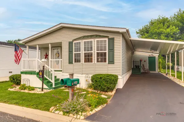269 Forestview DR, Crystal Lake, IL 60014