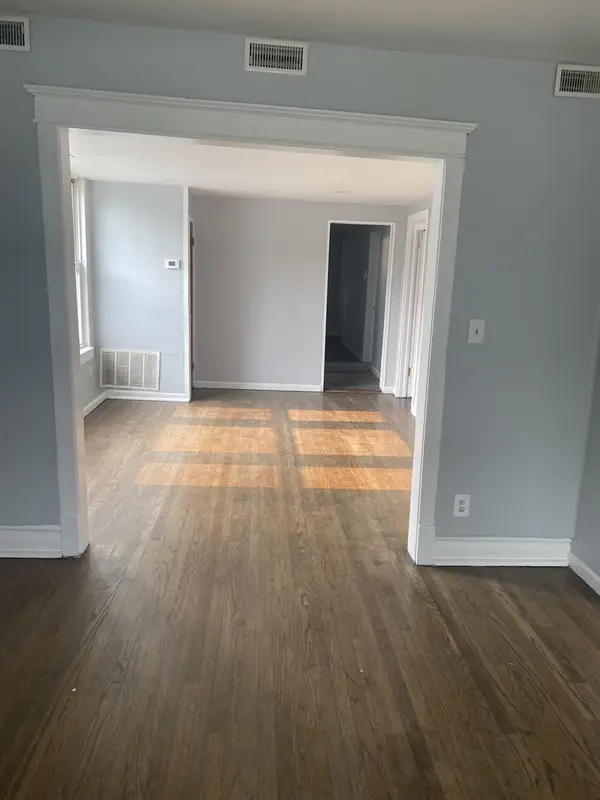 2704 E 77th ST #2, Chicago, IL 60649