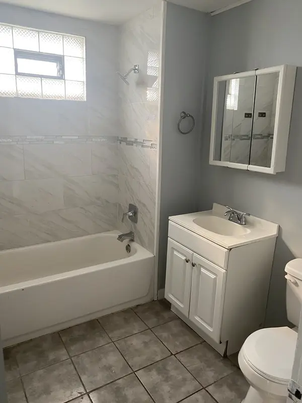 2704 E 77th ST #2, Chicago, IL 60649