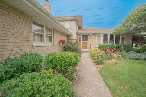 10524 S Michael DR, Palos Hills, IL 60465
