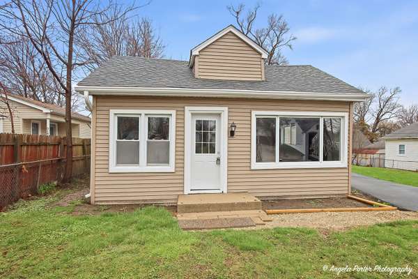 320 E WASHINGTON ST, Round Lake Park, IL 60073