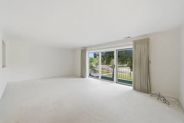 1025 S Fernandez AVE #2B, Arlington Heights, IL 60005