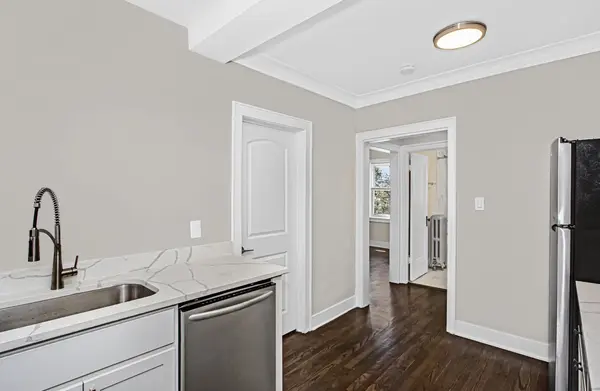 5004 W Newport AVE #3E, Chicago, IL 60641