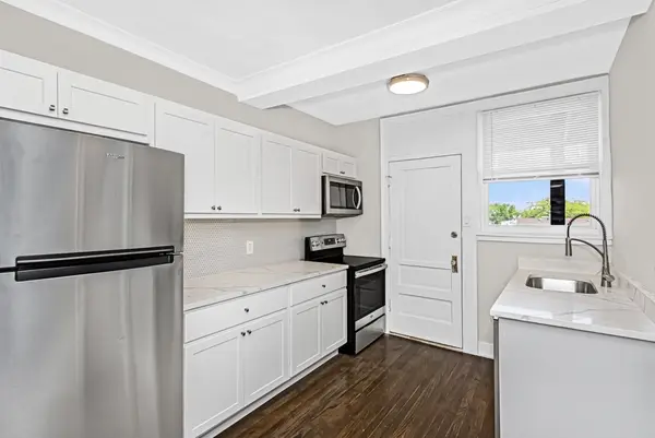 5004 W Newport AVE #3E, Chicago, IL 60641