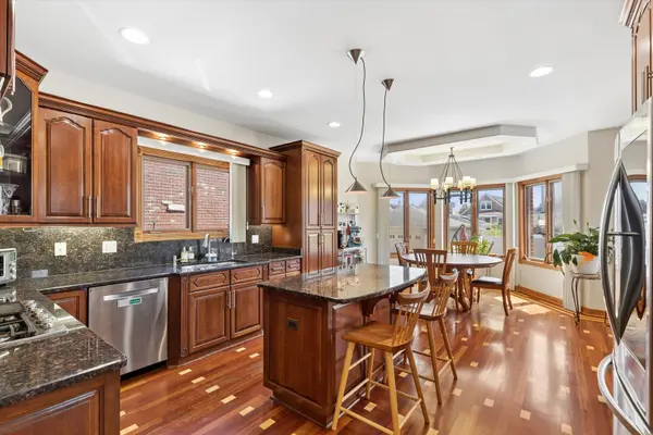 5611 S Nashville AVE, Chicago, IL 60638