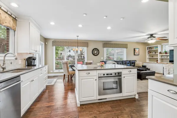 1705 Glenview AVE, Park Ridge, IL 60068