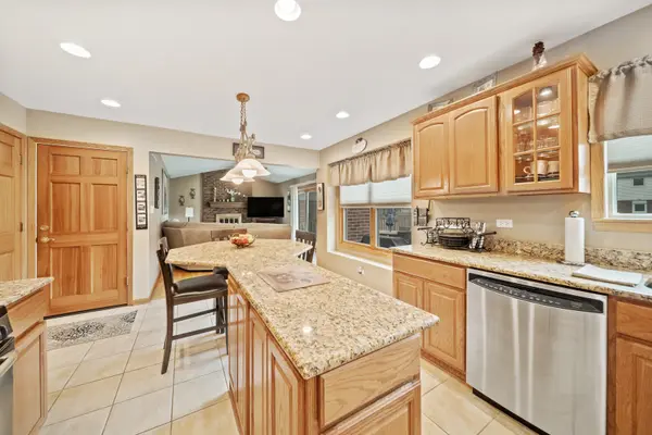 3444 Drover LN, Darien, IL 60561