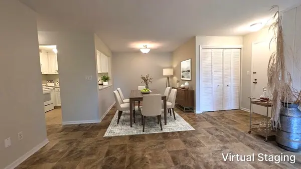 596 Somerset LN #7, Crystal Lake, IL 60014