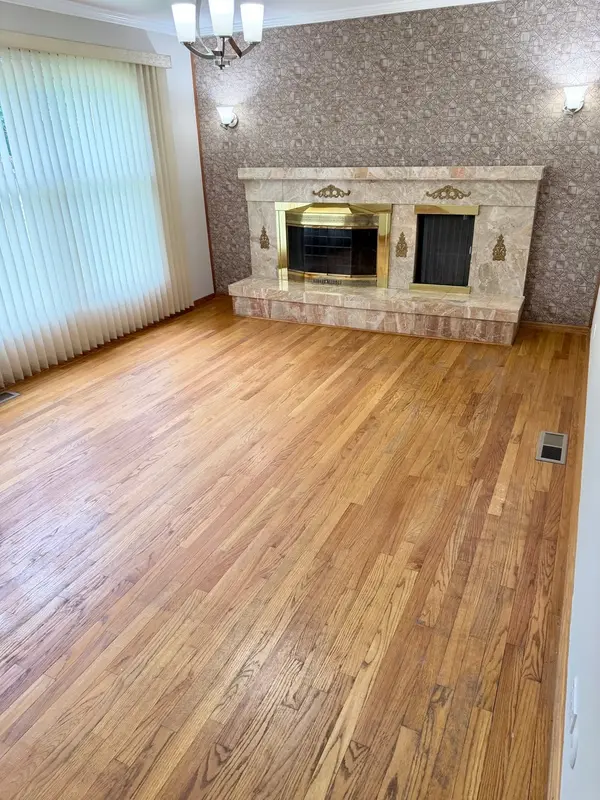10 Mayflower RD, Vernon Hills, IL 60061
