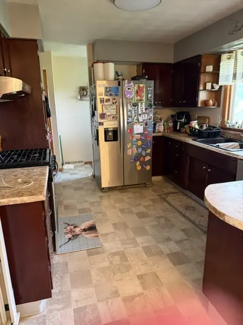 360 Swanson RD, Sycamore, IL 60178