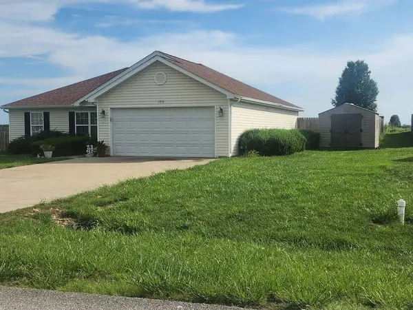 1511 Hawkeye CT, Carterville, IL 62918