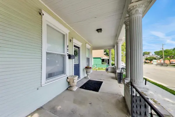 422 Summit ST, Elgin, IL 60120
