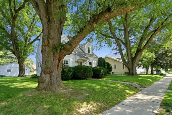 511 27th AVE, Moline, IL 61265