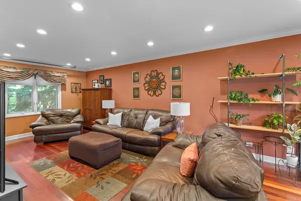 2100 59th ST, Downers Grove, IL 60516