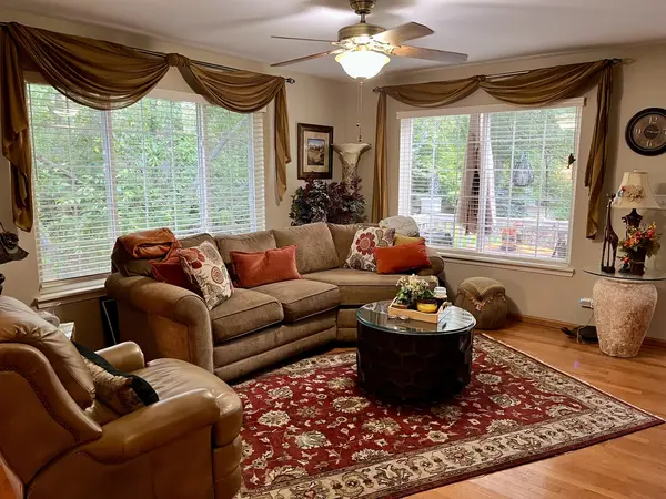 48 New Haven DR #48, Cary, IL 60013