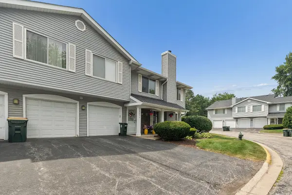 7605 Bristol CT #2-7, Woodridge, IL 60517