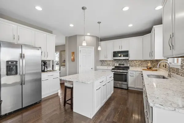 13824 Amelia DR, Lemont, IL 60439