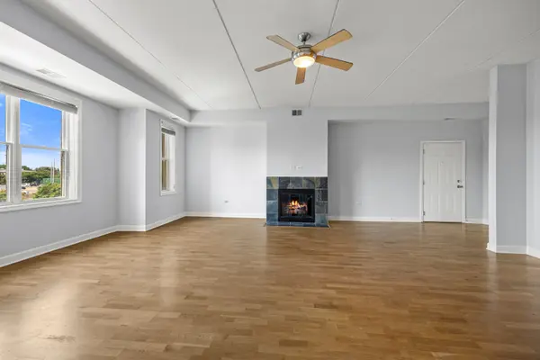 2618 W Diversey AVE #402, Chicago, IL 60647